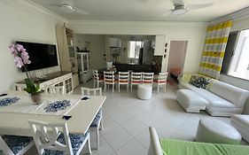 Apartamento Maré Mansa a 30 metros da praia Mansa em Caiobá com Wifi